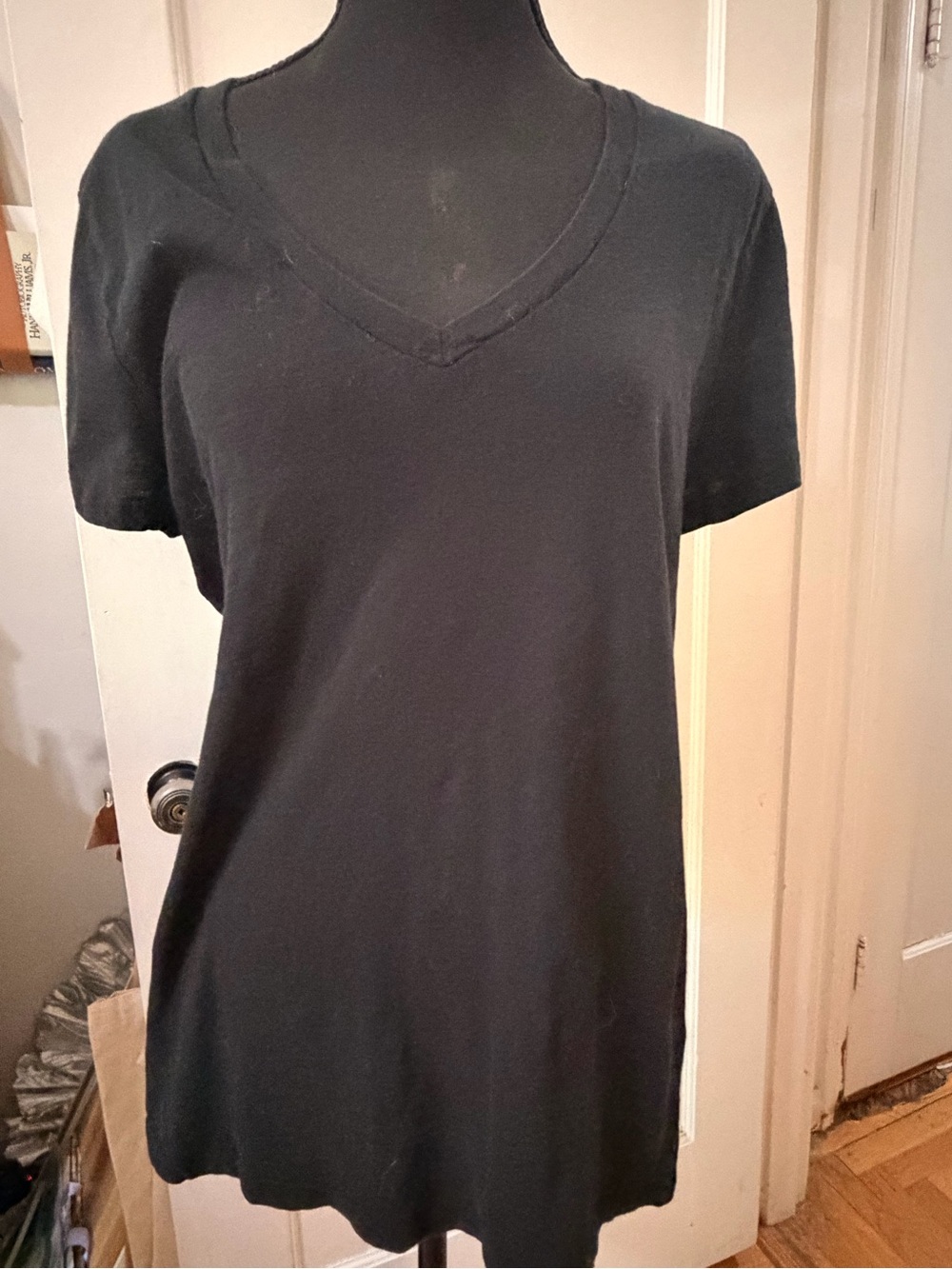 Universal Thread Black V-Neck Short Sleeve Tee